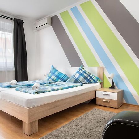 Lux Apartmanok Hajdúszoboszló Esterno foto