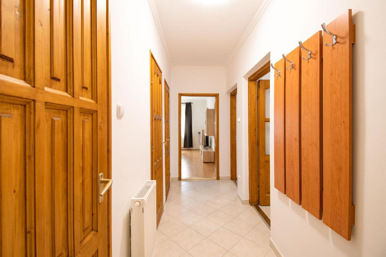 Lux Apartmanok Hajdúszoboszló Esterno foto