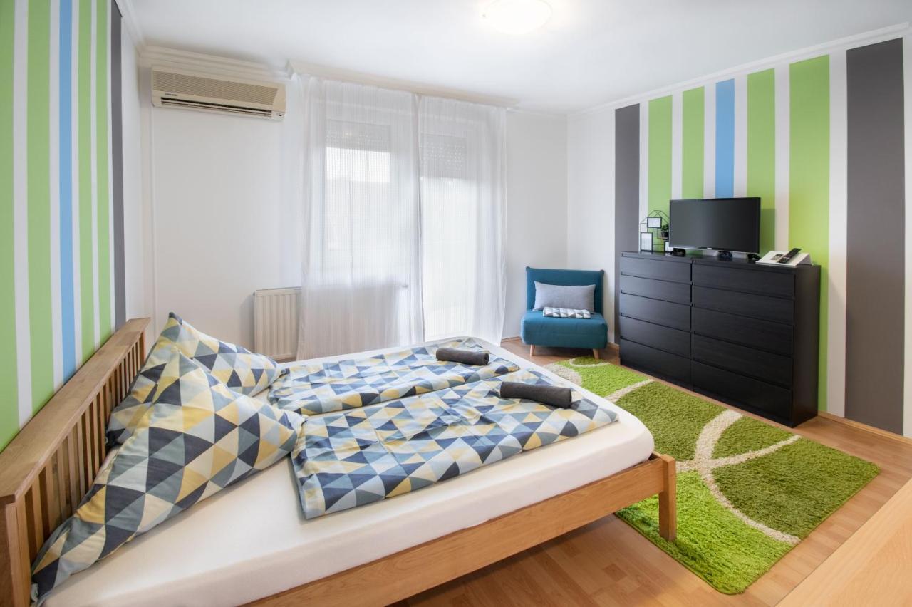Lux Apartmanok Hajdúszoboszló Esterno foto