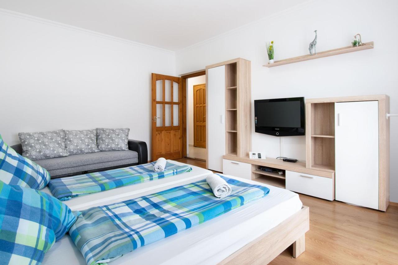 Lux Apartmanok Hajdúszoboszló Esterno foto