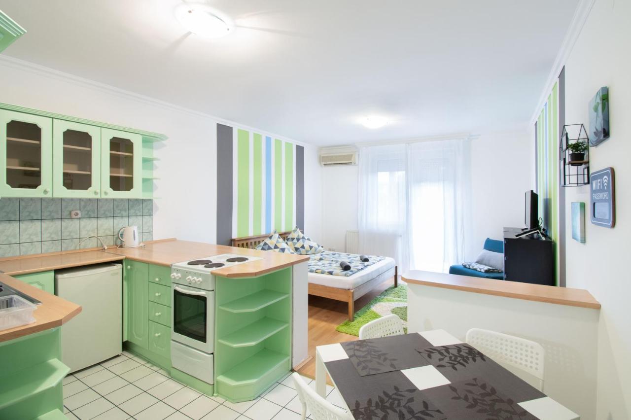 Lux Apartmanok Hajdúszoboszló Esterno foto