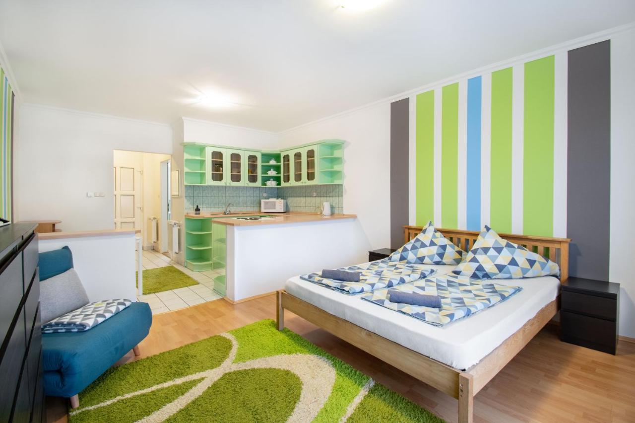 Lux Apartmanok Hajdúszoboszló Esterno foto