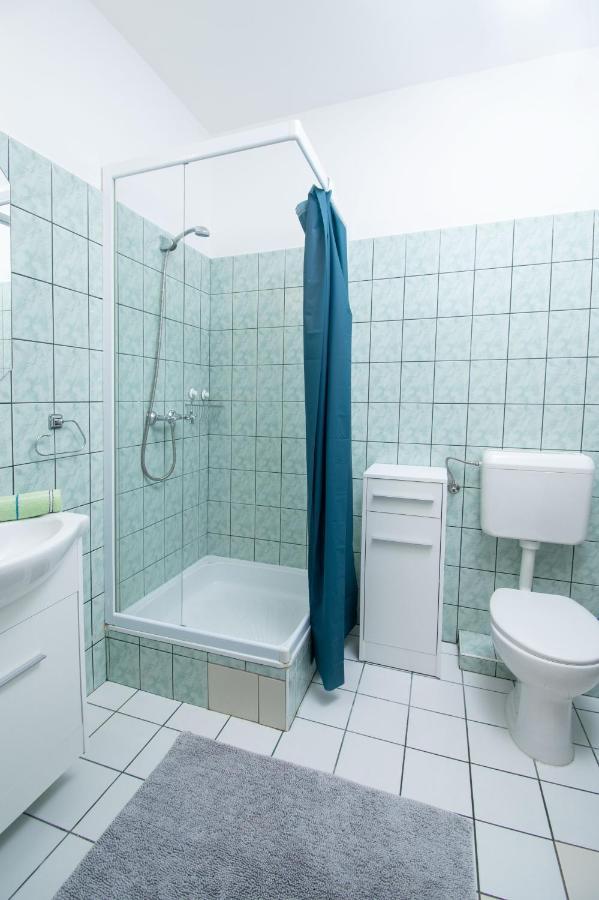 Lux Apartmanok Hajdúszoboszló Esterno foto