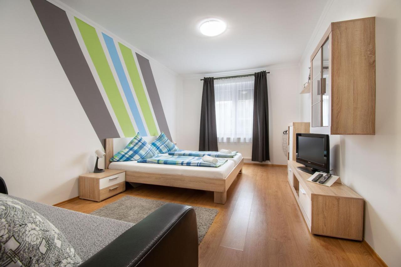 Lux Apartmanok Hajdúszoboszló Esterno foto