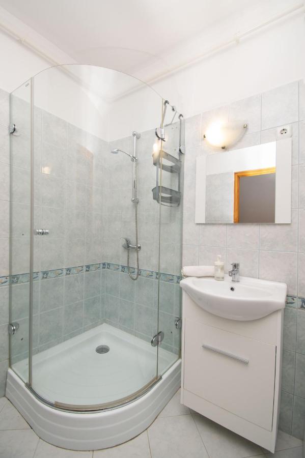 Lux Apartmanok Hajdúszoboszló Esterno foto