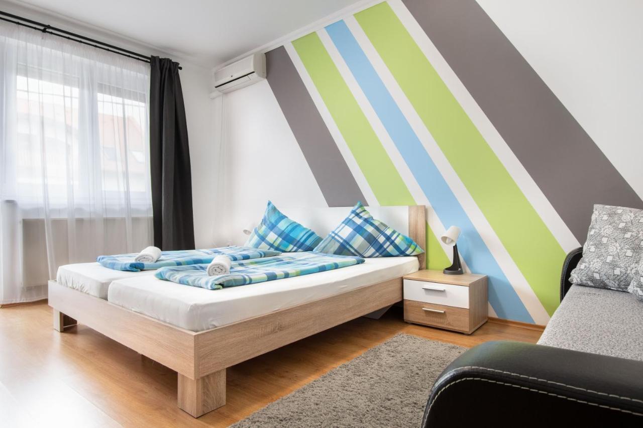 Lux Apartmanok Hajdúszoboszló Esterno foto
